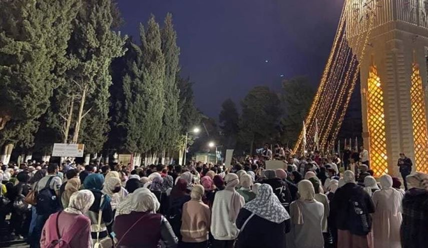 وقفة لطلبة الجامعة الأردنية تضامناً مع الأسرى في سجون الاحتلال