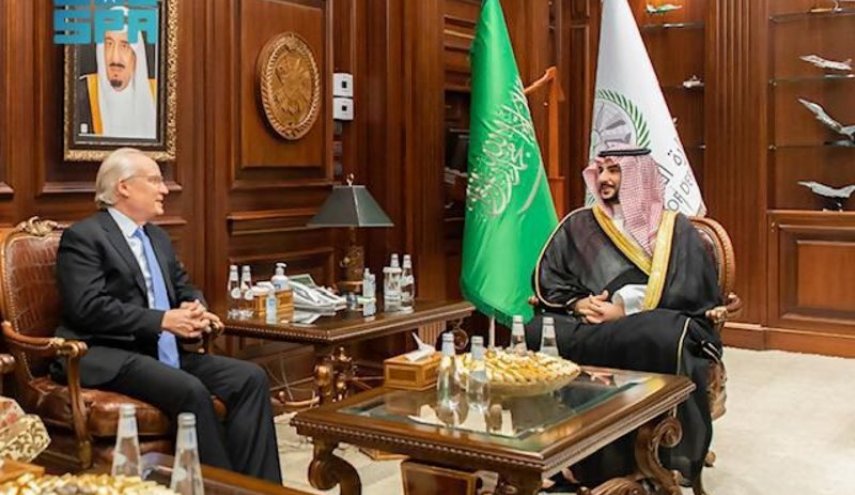 خالد بن سلمان يناقش مع ليندركينغ التطورات اليمنية