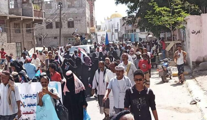 اليمن: أبناء لحج يتظاهرون للإحتجاج على إنهيار الوضع الإقتصادي