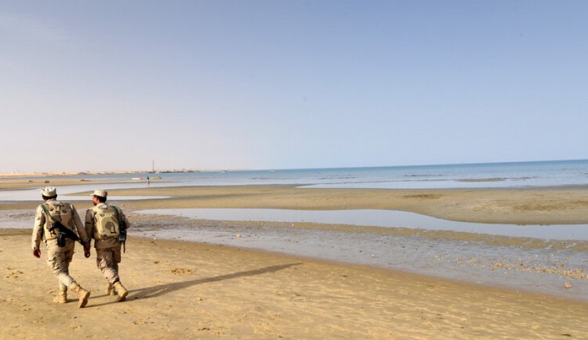 أول تعليق من الحكومة المصرية على تحرك الجيش على الحدود في رفح