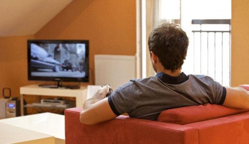 كثرة الجلوس مرتبطة بزيادة مشاعر الاكتئاب والقلق.. دراسة تكشف