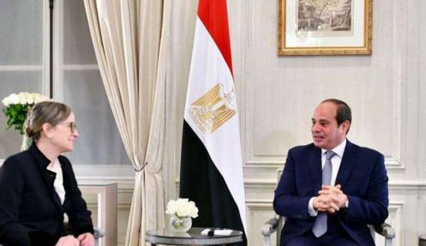 السيسي يلتقي رئيسة الوزراء التونسية في باريس