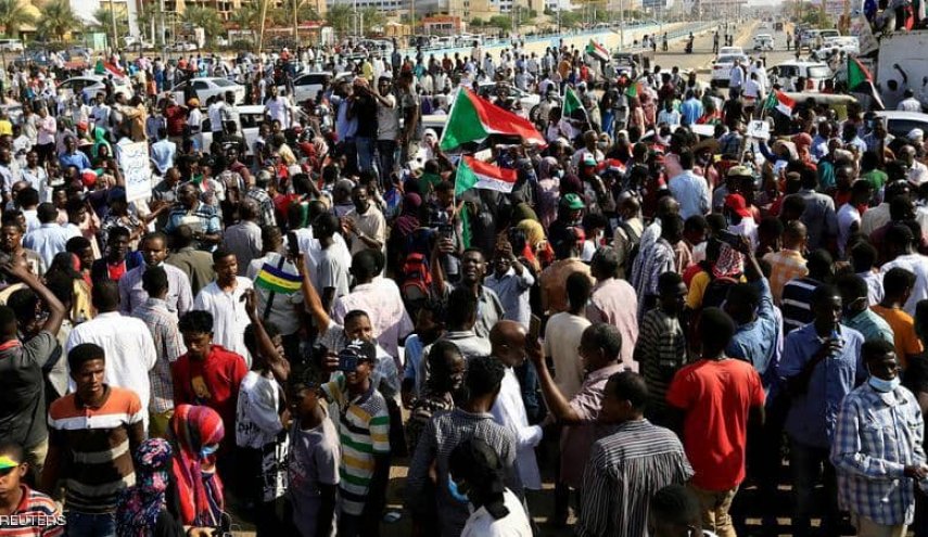 السودان..رفض لإعلان البرهان ترؤسه مجلس السيادة والدعوة لعودة حمدوك