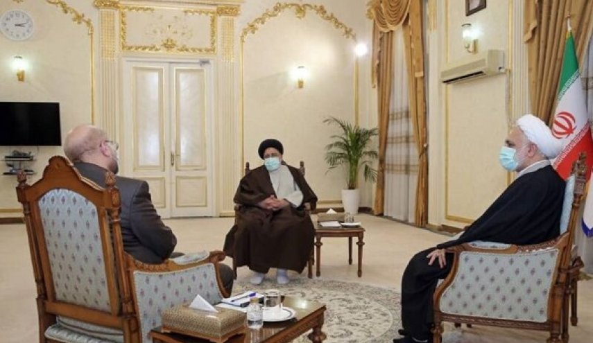 ايران.. رؤساء السلطات الثلاث يؤكدون السعي لتحسين مستوى معيشة الشعب