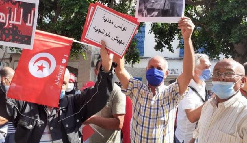 5 عائلات لقياديي 'إخوان' تونس تصل ليبيا