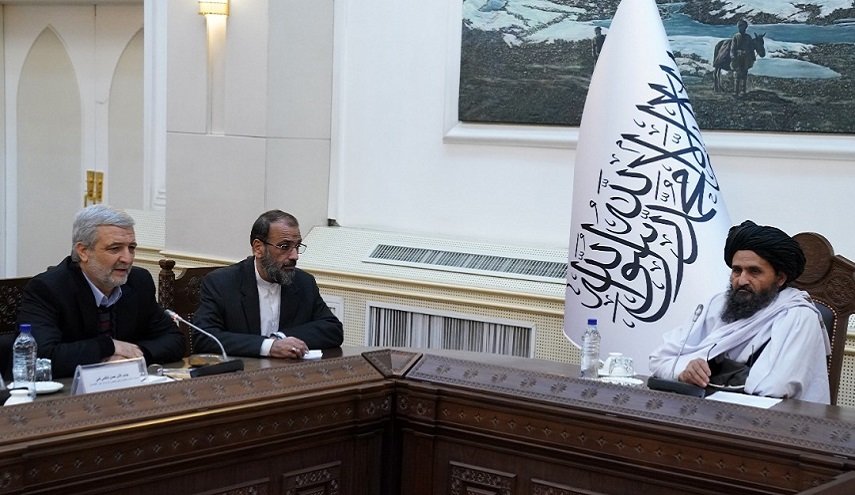 الملا برادر يستقبل كاظمي قمي ويشيد باستضافة إيران للاجئين الأفغان