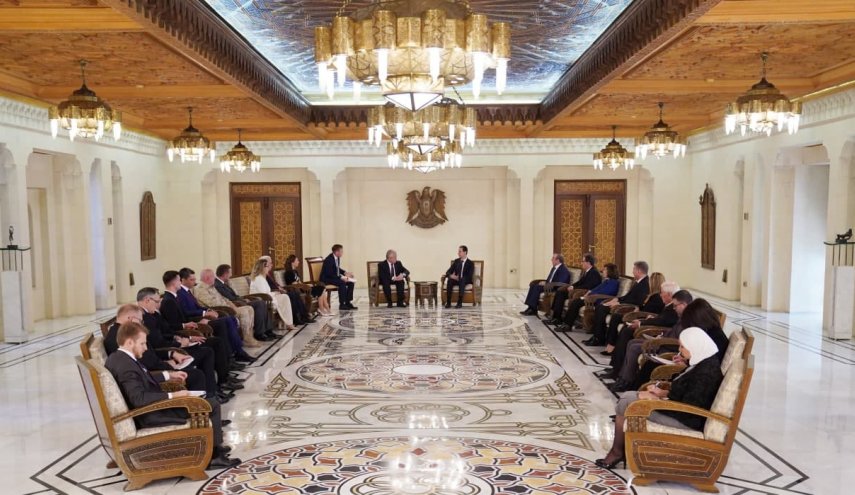 بالصور.. الرئيس الاسد يستقبل المبعوث الخاص لبوتين والوفد المرافق