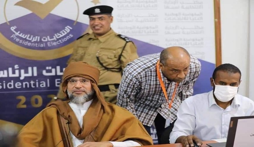 ظهوره خلف القذافي أوقفه عن عمله 