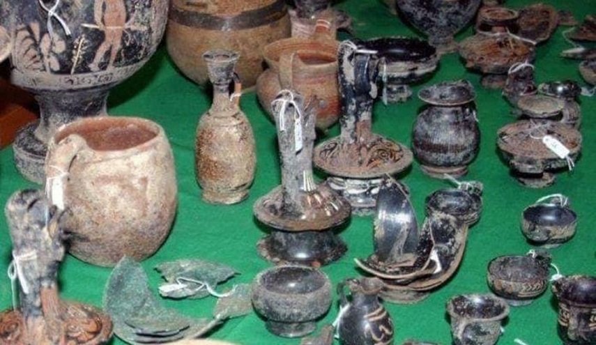 إلقاء القبض على مصري سرق 232 قطعة أثرية!
