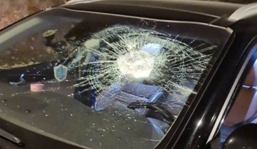 مستوطنون يحطمون مركبات فلسطينية في محيط نابلس