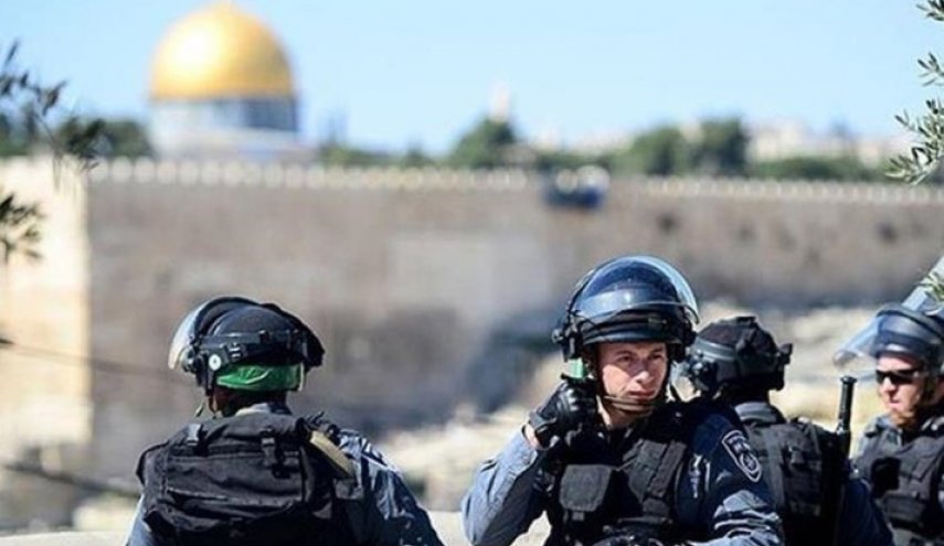 القدس..الاحتلال يرفع حالة التاهب ويقمع طلبة مدرسة الرشيدية 