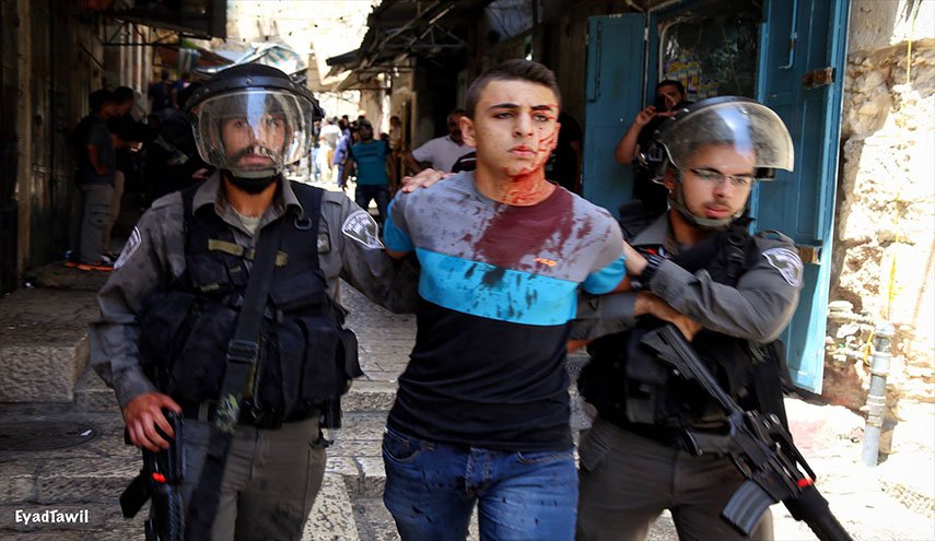 الاحتلال يعتقل شابا بعد الاعتداء عليه في القدس المحتلة