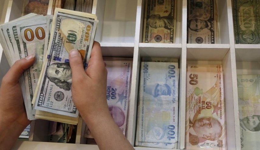 أسوأ سقوط لليرة التركية في تاريخها.. والبنك المركزي يحذر!