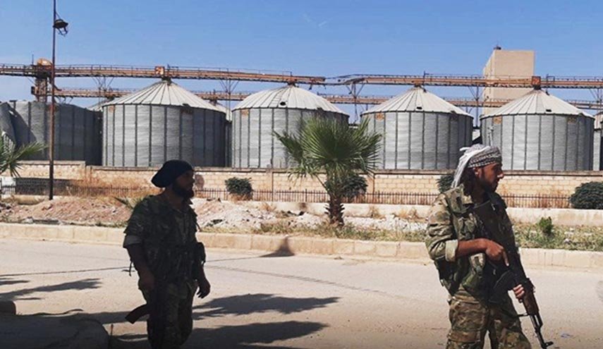 مسلحون موالون لتركيا يسرقون صوامع الحبوب بريف الحسكة