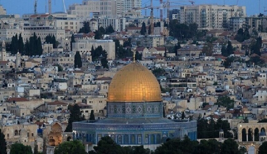 خطيب الأقصى يدعو الفلسطينيين للتوجه إلى المسجد 