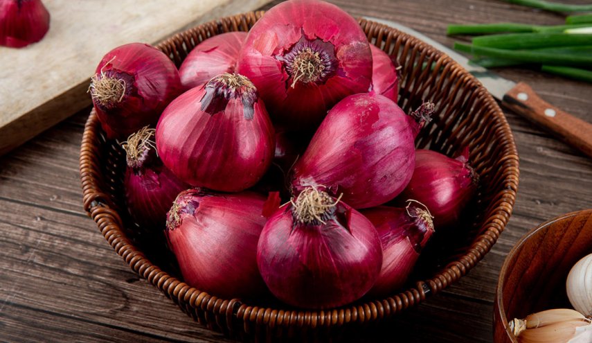 طرق مذهلة لاستخدام البصل في تنظيف المنزل!