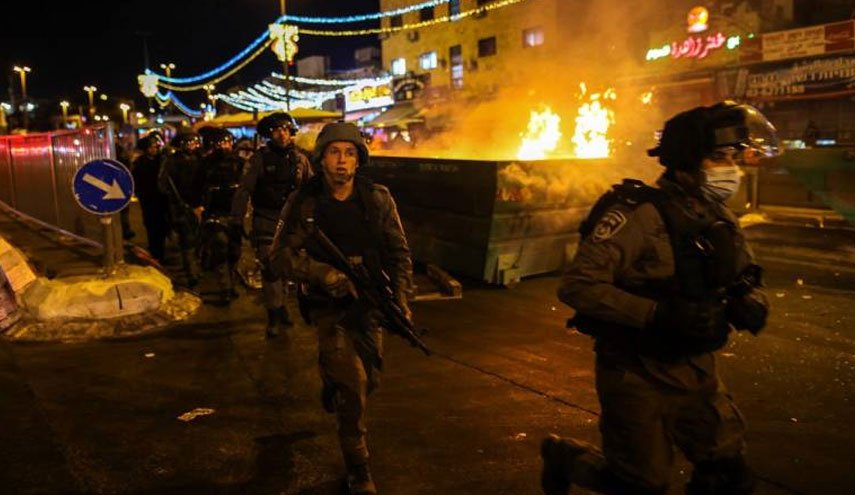 مقاومون فلسطينيون يطلقون النار تجاه قوات الاحتلال شرق نابلس