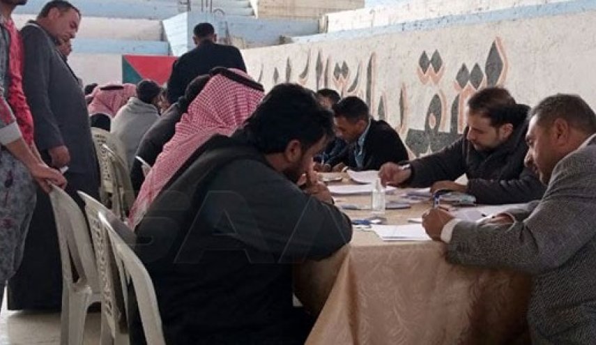 المئات من أبناء دير الزور ينضمون لعملية التسوية
