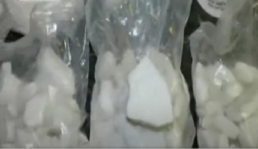طرد بمطار القاهرة يسقط عصابة جلب مخدر 
