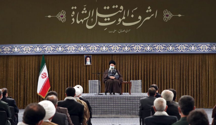قائد الثورة: رسالة الشهداء يجب ان تعزز وحدة الشعب وشعور المسؤولين بالمسؤولية