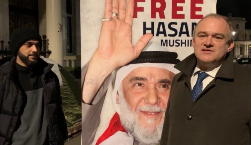 زعيم حزب بريطاني يزور الناشط البحريني المضرب عن الطعام 'علي مشيمع'