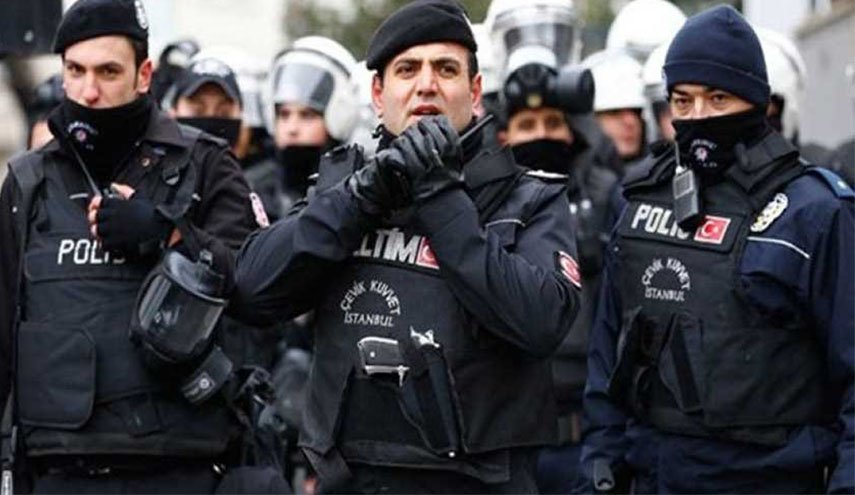 تركيا.. اعتقال 47 من عناصر الجيش والطلاب العسكريين المفصولين
