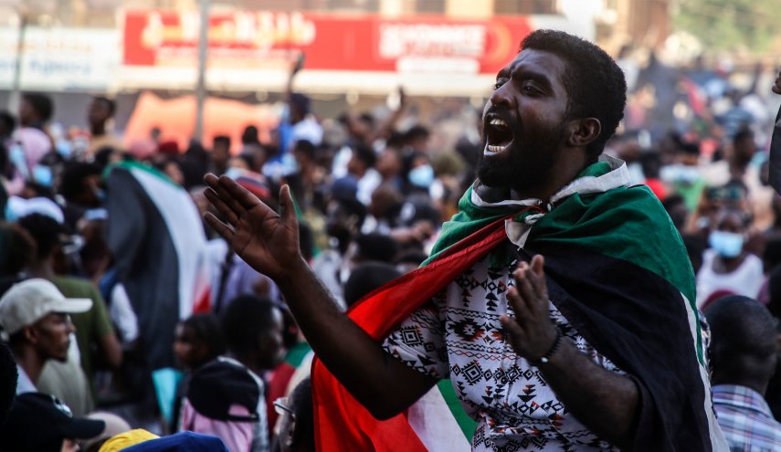 حكومة حمدوك متعذّرة: البرهان و'حميدتي' نحو تجديد انقلابهما؟