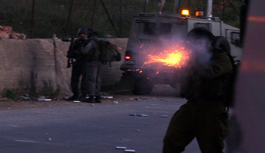 قوات الاحتلال تطلق النار على الفلسطينيين في جنين وتصيب عددا منهم