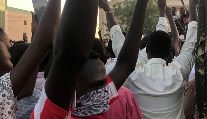 وفد من المجلس السيادي في السودان يزور شمال دارفور ويحذر من تبعات الوضع الأمني