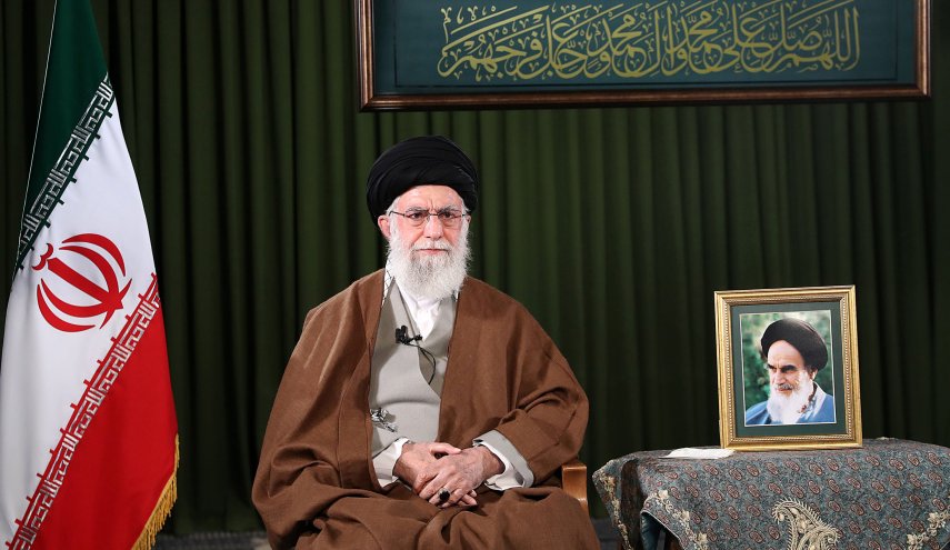 قائد الثورة يستقبل جمعا من الممرضين وعوائل شهداء السلامة في البلاد