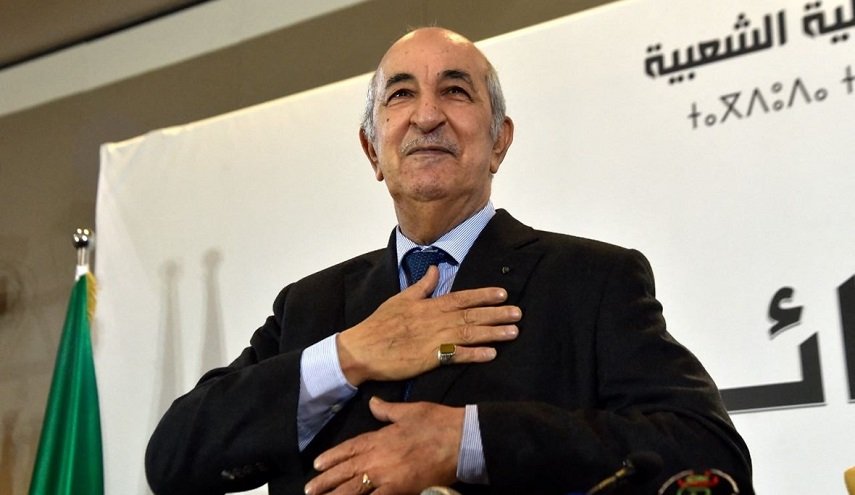 'تبون' يهنئ منتخب بلاده بالتأهل للدور نصف النهائي من كأس العرب

