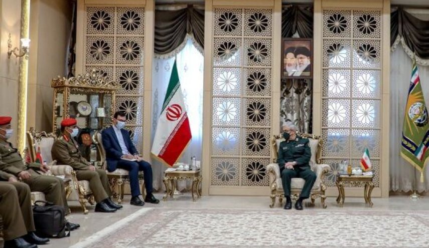 اللواء باقري : تباحثنا مع مسؤولين امارايين وسعوديين حول قضایا المنطقة