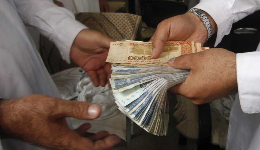 العملة الأفغانية تفقد 30% من قيمتها مقابل الدولار خلال 3 أشهر