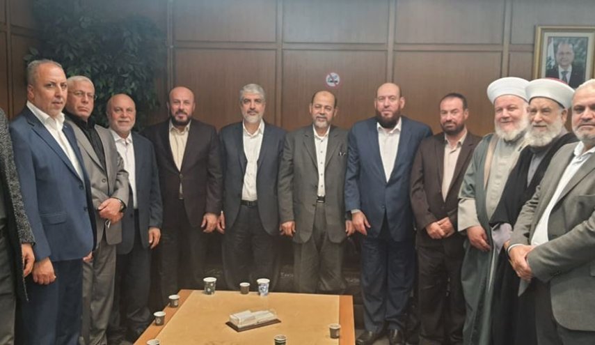 وفد قيادي من حماس يصل إلى بيروت
