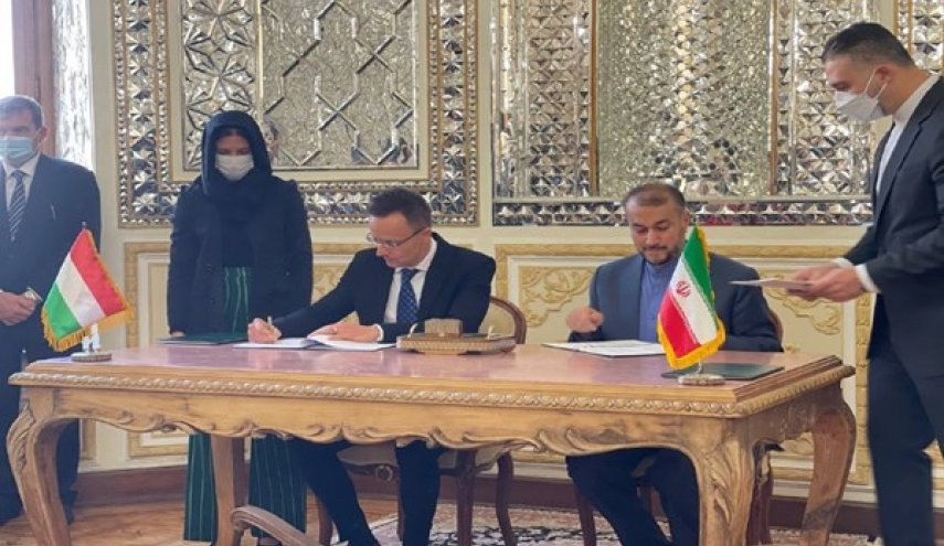 ايران تبرم 3 مذكرات تعاون مع المجر
