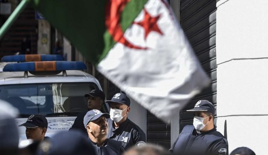 فتح تحقيق في مقتل شخصين برصاص شرطي  في الجزائر  