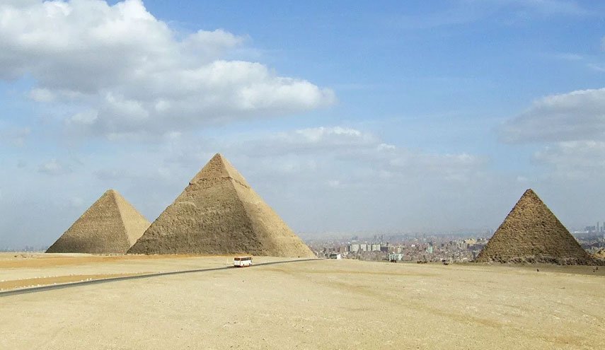 مسؤول مصري ينفي وجود أعمدة تحت الأهرامات