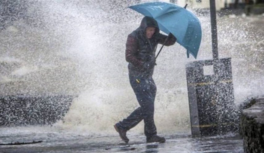 لبنان: السيول احتجزت مواطنين والثلوج قطعت بعض الطرق
