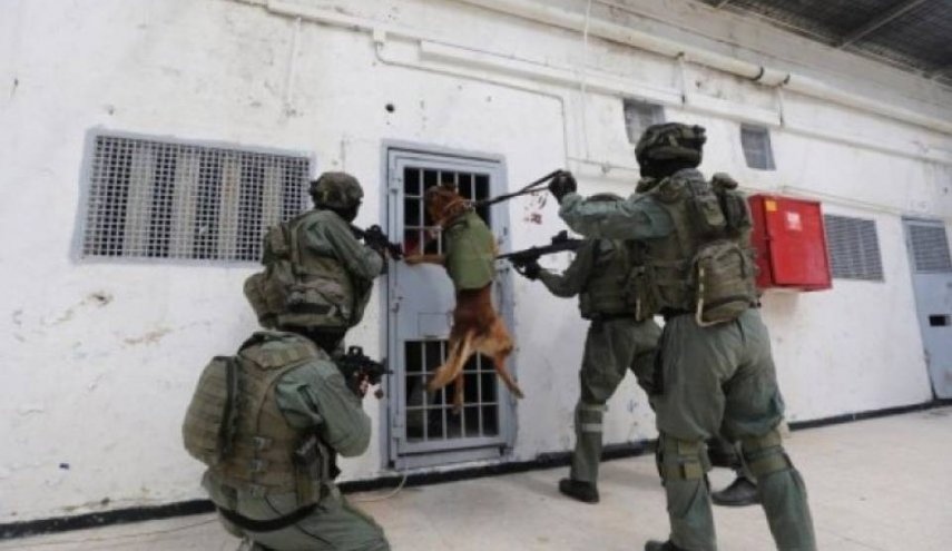 الإحتلال الإسرائيلي يواصل تصعيده بحق الاسرى الفلسطينيين