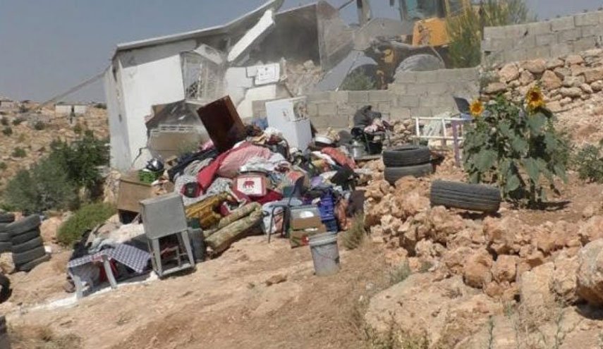 الاحتلال يهدم بناية سكنية في 