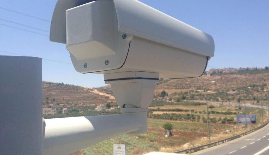 قوات الاحتلال تشرع بتركيب بوابة الكترونية في شارع العين بسلوان 