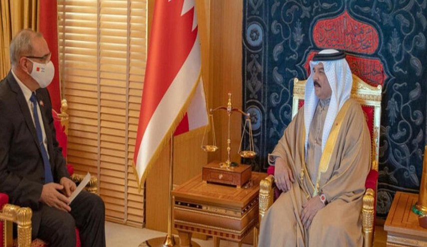 ملك البحرين يتسلم أوراق اعتماد أول سفير للاحتلال الإسرائيلي في البلاد