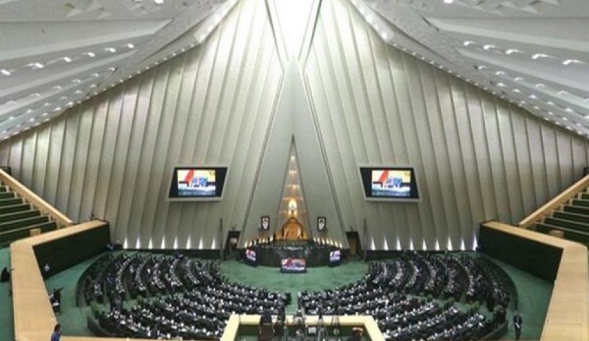 النواب الايرانيون يثمّنون جهود الجيش في التصدي لتحركات طالبان في المنطقة الحدودية