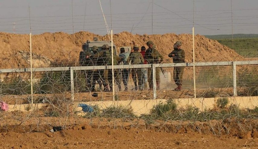 جرح جندي إسرائيلي وإصابة 3 فلسطينيين بقصف للاحتلال على حدود غزة