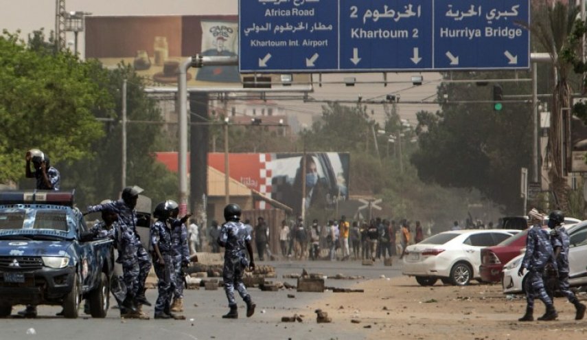 السودان..مقتل 3 من المتظاهرين بالرصاص الحي 