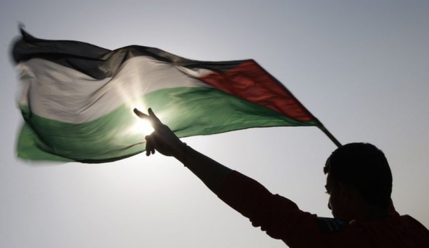 صحيفة كويتية تختار شعب فلسطين البطل شخصية العام
