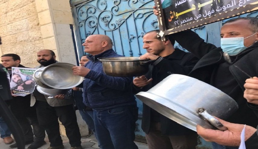 تظاهرة أمام مقر المفوض السامي بغزة تضامنا مع الاسير ابو هواش