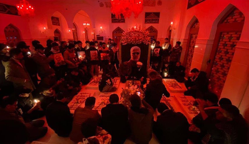 شاهد بالصور.. حضور جماهيري متواصل عند مزار الشهيد المهندس بالنجف الاشرف