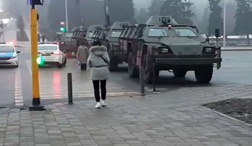 روسيا تبدأ في نقل قوات حفظ السلام إلى كازاخستان