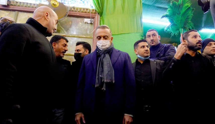 بالصور.. الكاظمي يزور مرقد الامام علي عليه السلام في النجف الاشرف